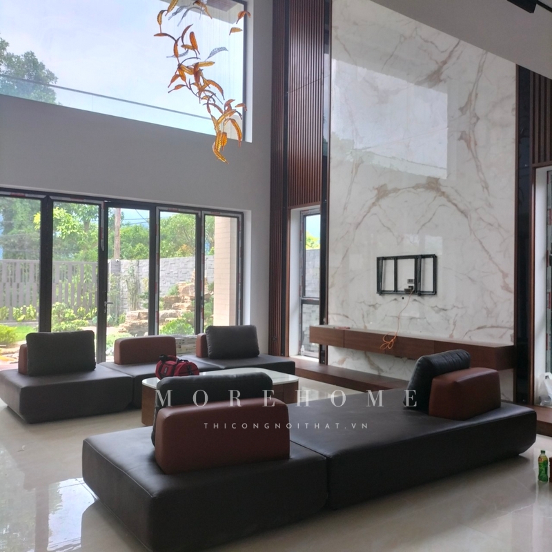 Lựa chọn nội thất cho phòng khách được thi công phù hợp với không gian nhà và cung cấp tiện nghi cho gia chủ, đồng thời làm nổi bật cá tính và gu thẩm mỹ của chủ nhân.